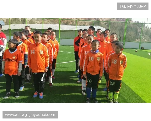 大连足球精神凝聚力量再启航展现不屈风采与荣耀梦想