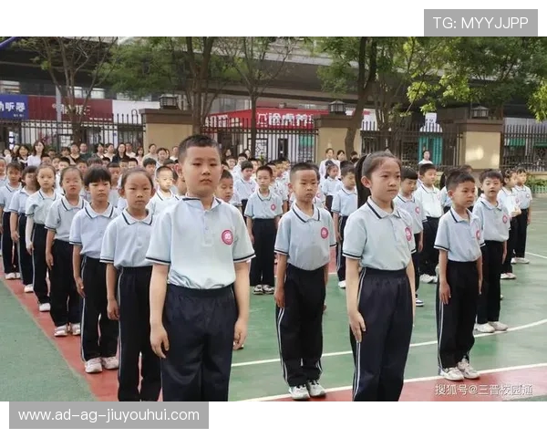 聚焦五一路小学足球少年成长与校园竞技风采全面展现他们拼搏故事与梦想